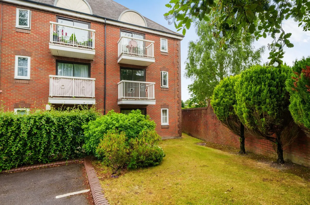 Waterside Court, Alton, GU34, photo 13