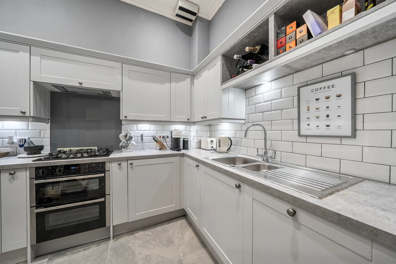 Forest Road, Horsham, RH12, photo 5