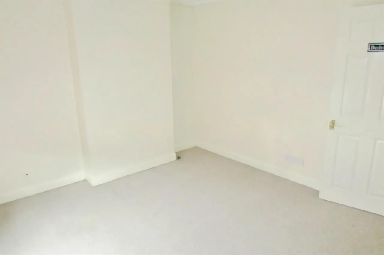Tamworth Road, Two Gates, B77, photo 6