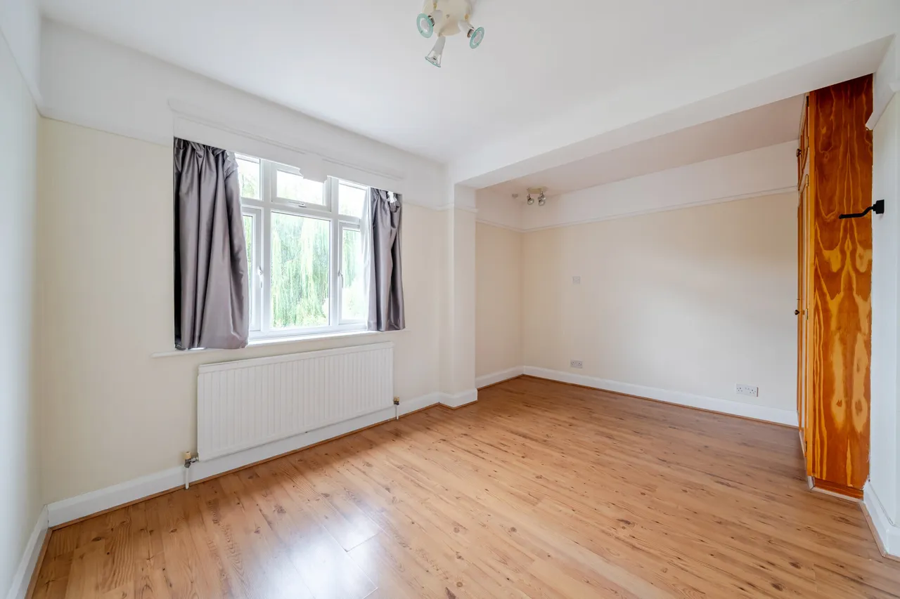 Medina Avenue, Esher, KT10, photo 7