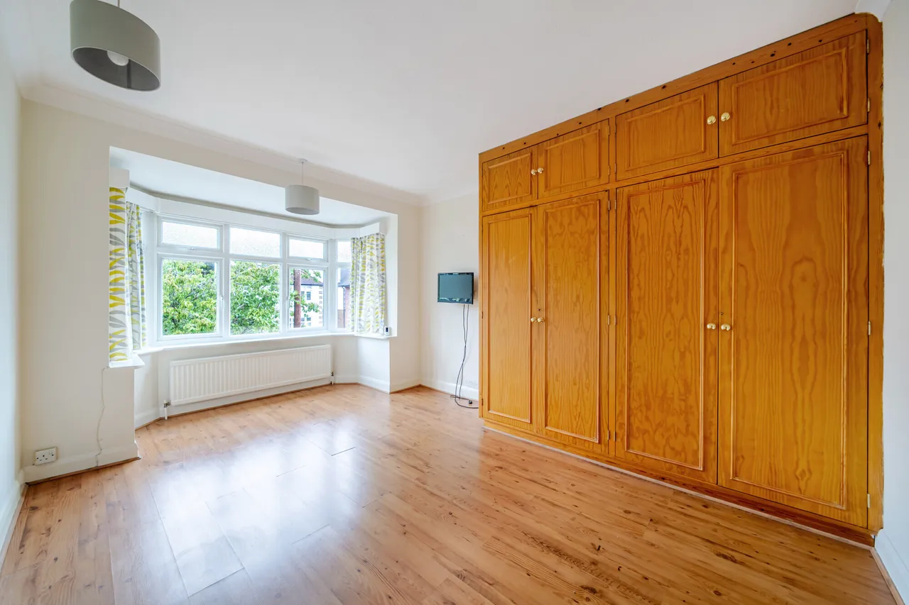 Medina Avenue, Esher, KT10, photo 6