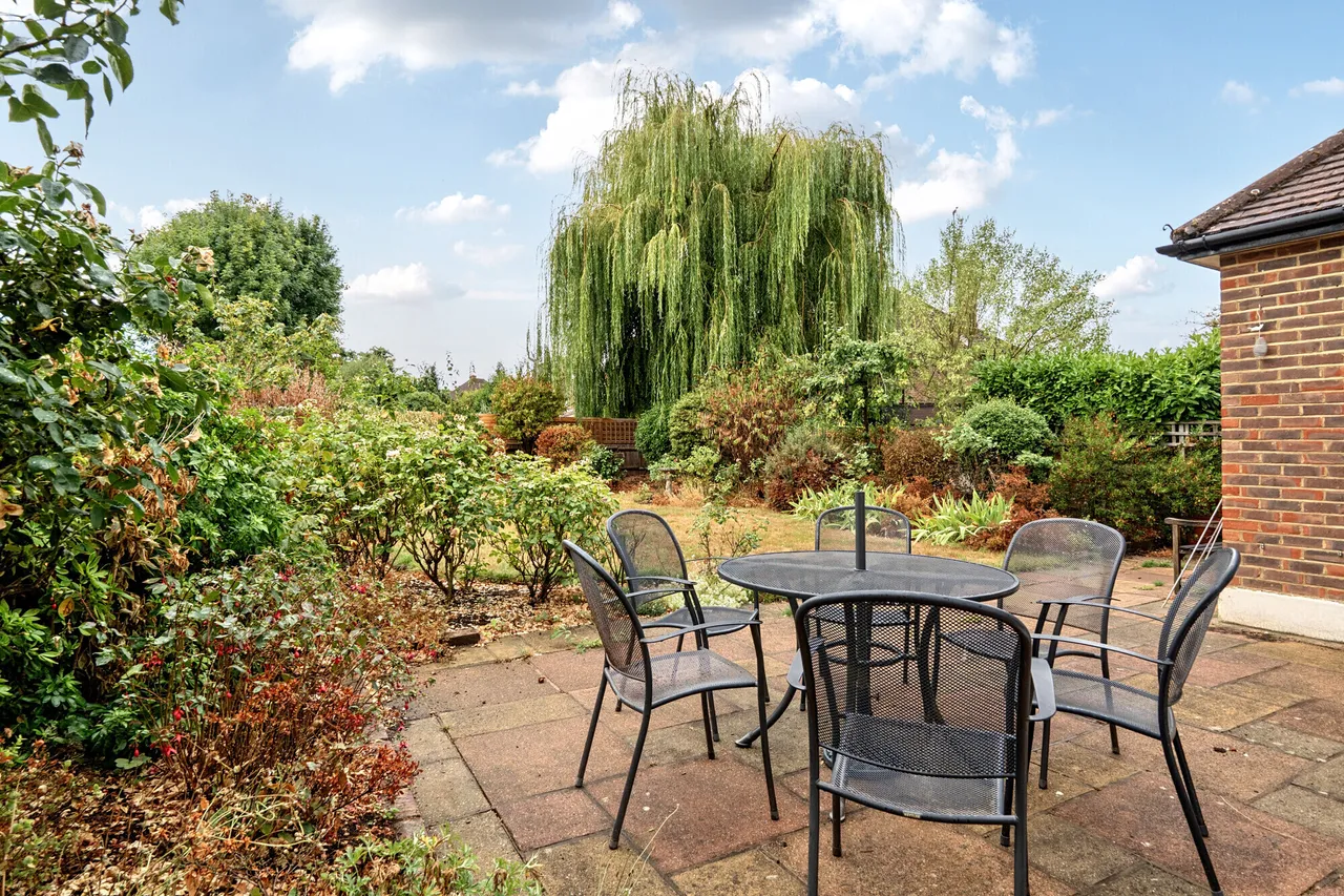Medina Avenue, Esher, KT10, photo 10