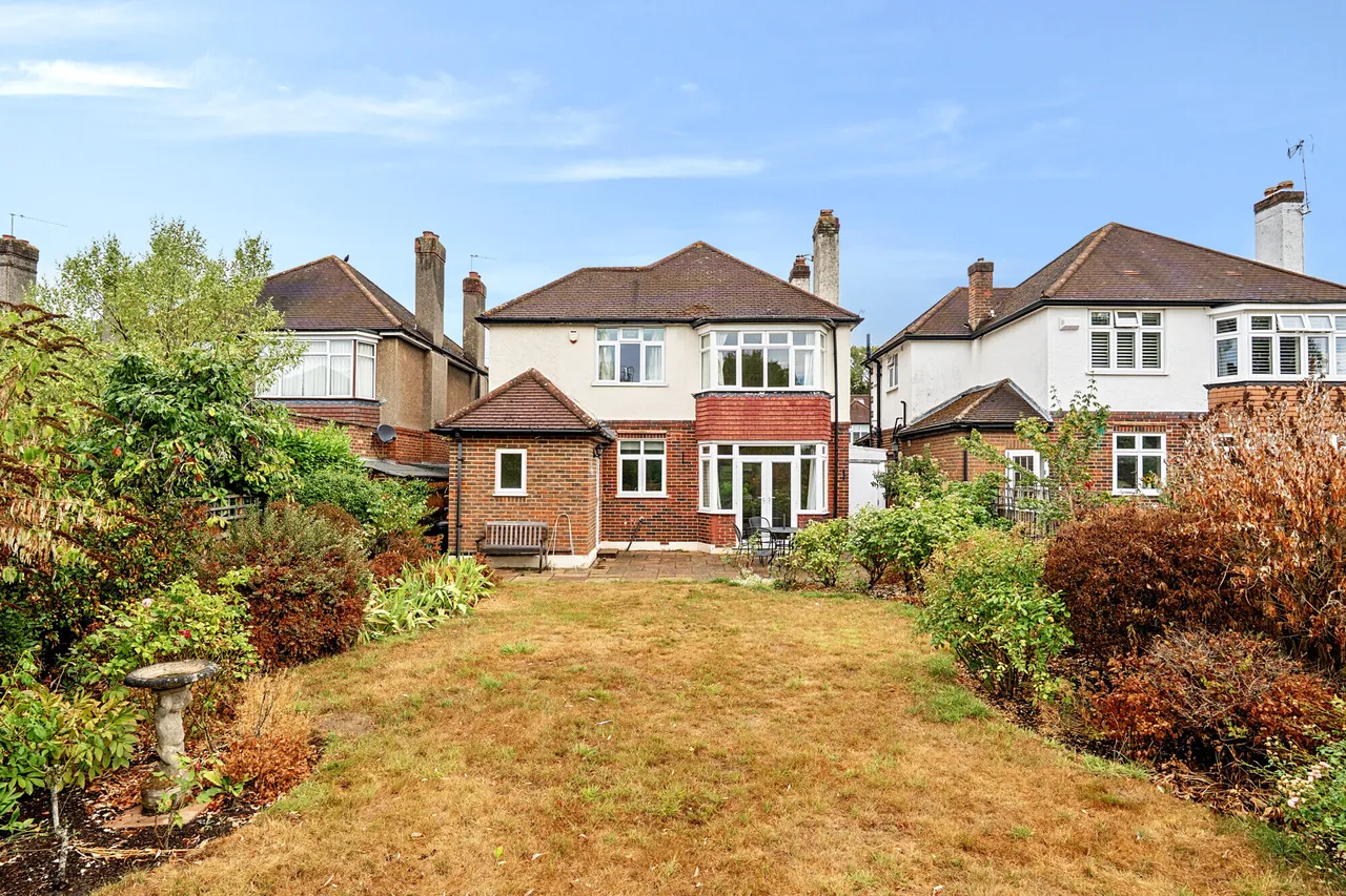 Medina Avenue, Esher, KT10, photo 9
