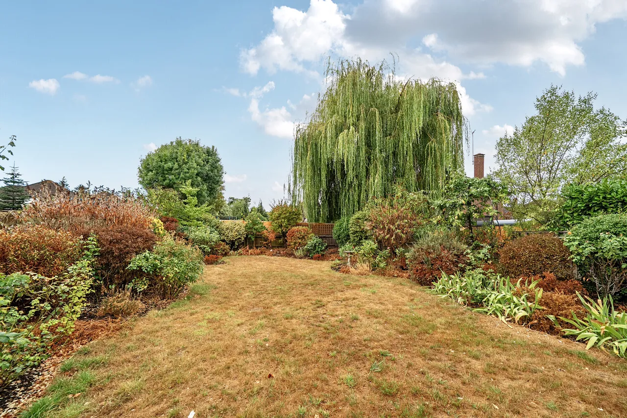 Medina Avenue, Esher, KT10, photo 11