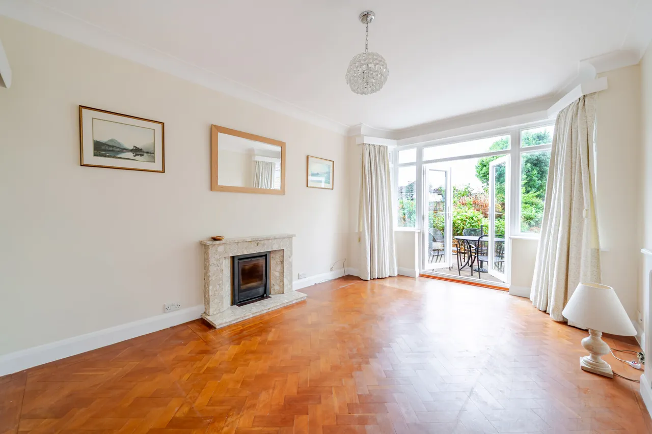 Medina Avenue, Esher, KT10, photo 4