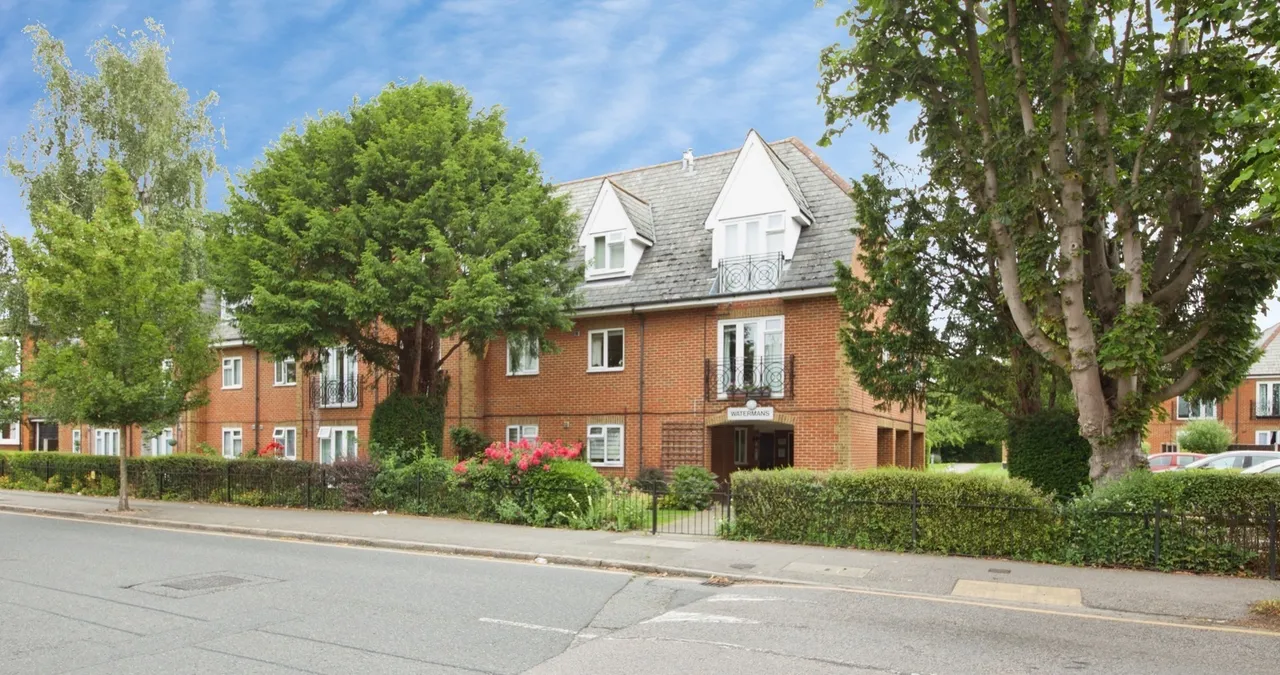 1 bed flat for sale — Watermans, Junction Road, Romford, RM1