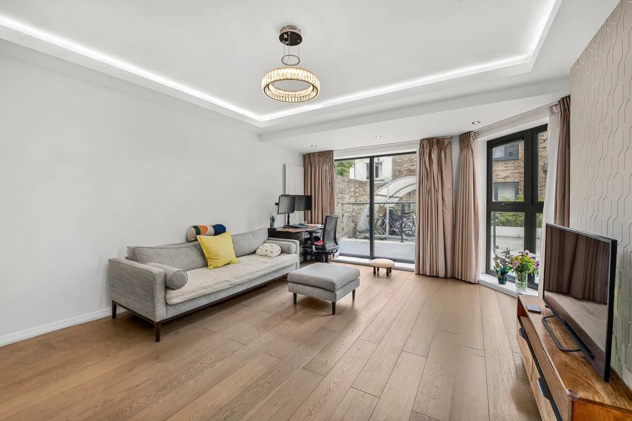 3 bed house to rent, Bemish Road, London, SW15