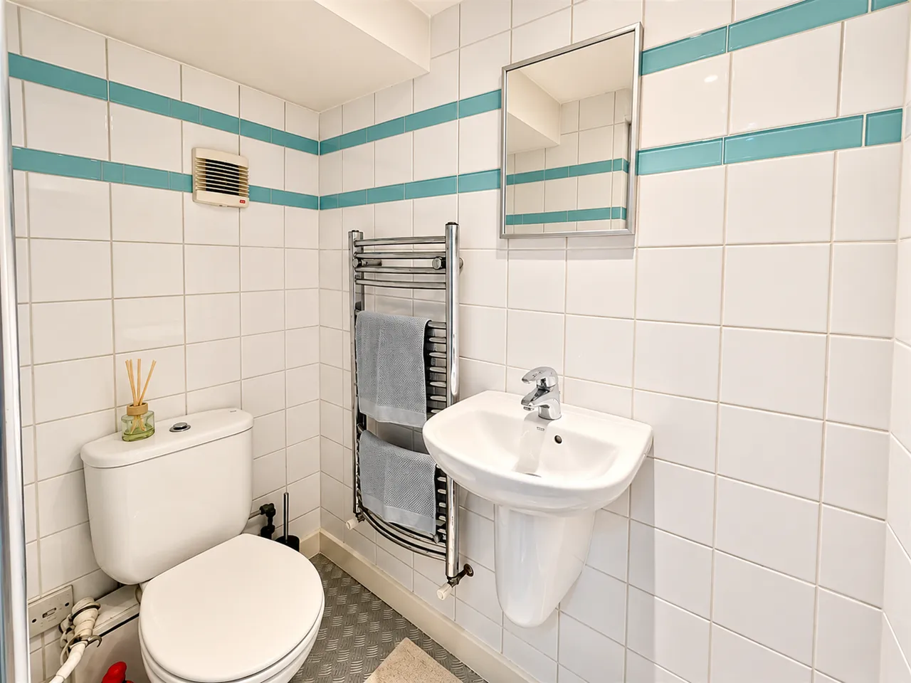 Brogden Grove, Sale, M33, photo 19