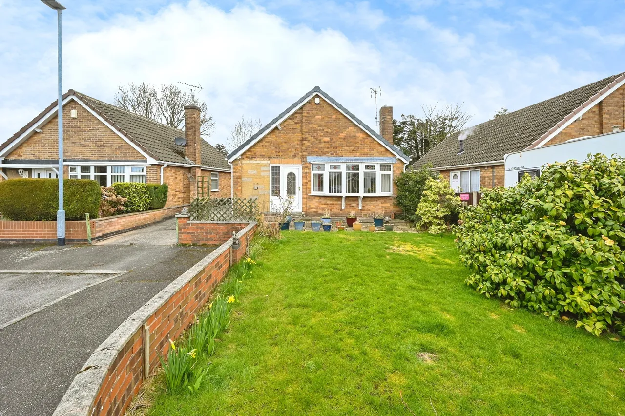 3 bed house for sale — Beverley Drive, Kirkby-in-Ashfield, Nottingham, Nottinghamshire, NG17