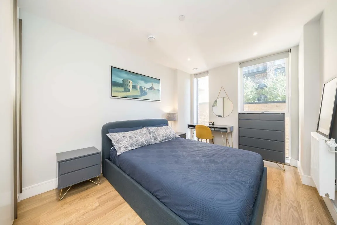 Plough Lane, SW17, photo 6