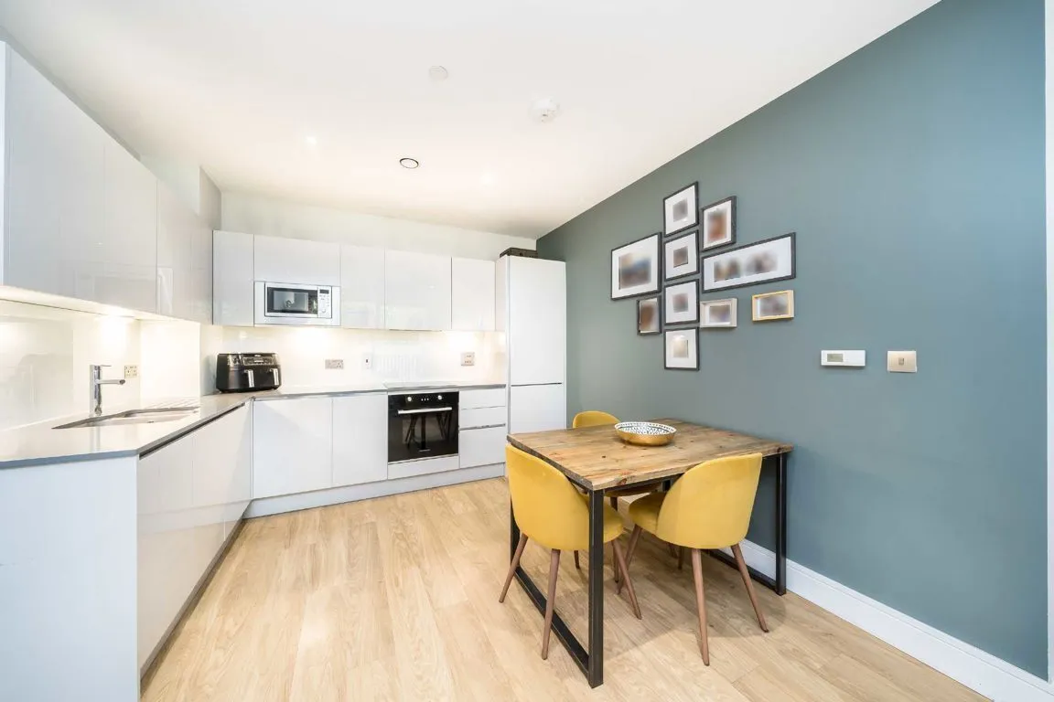 Plough Lane, SW17, photo 2