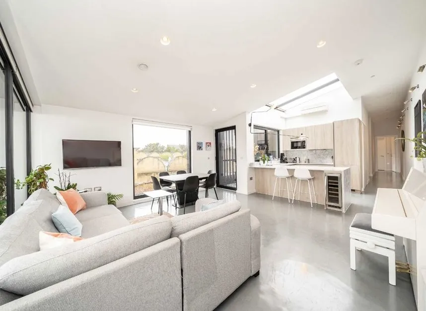 3 bed flat for sale, Holmes Road, Kentish Town, NW5