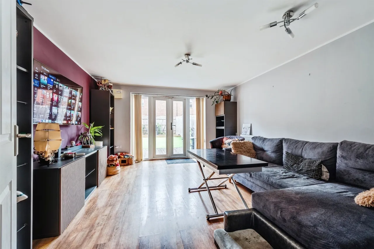 Lavinia Walk, Swindon, SN25, photo 3
