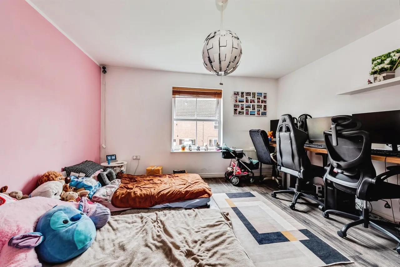 Lavinia Walk, Swindon, SN25, photo 8