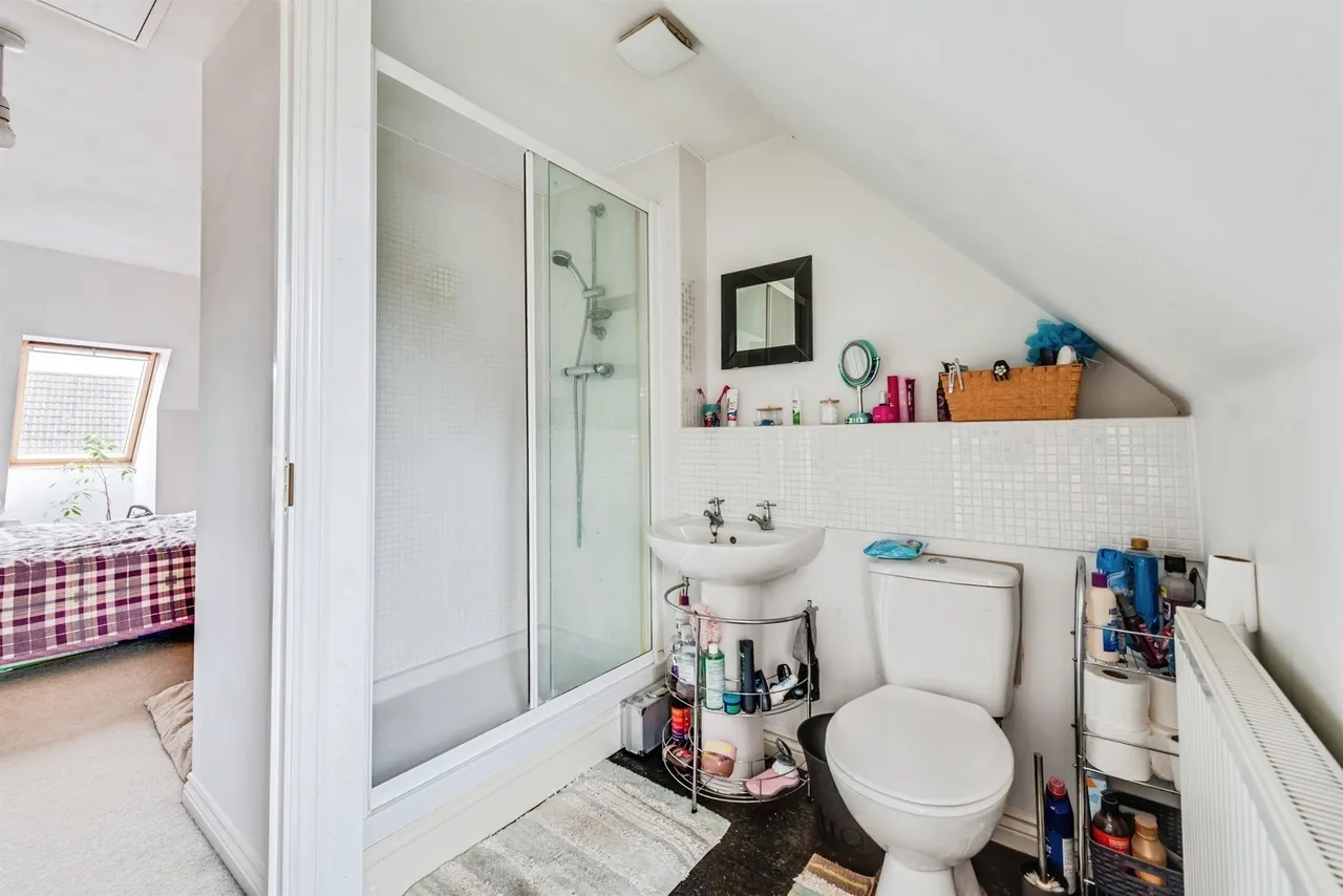 Lavinia Walk, Swindon, SN25, photo 11