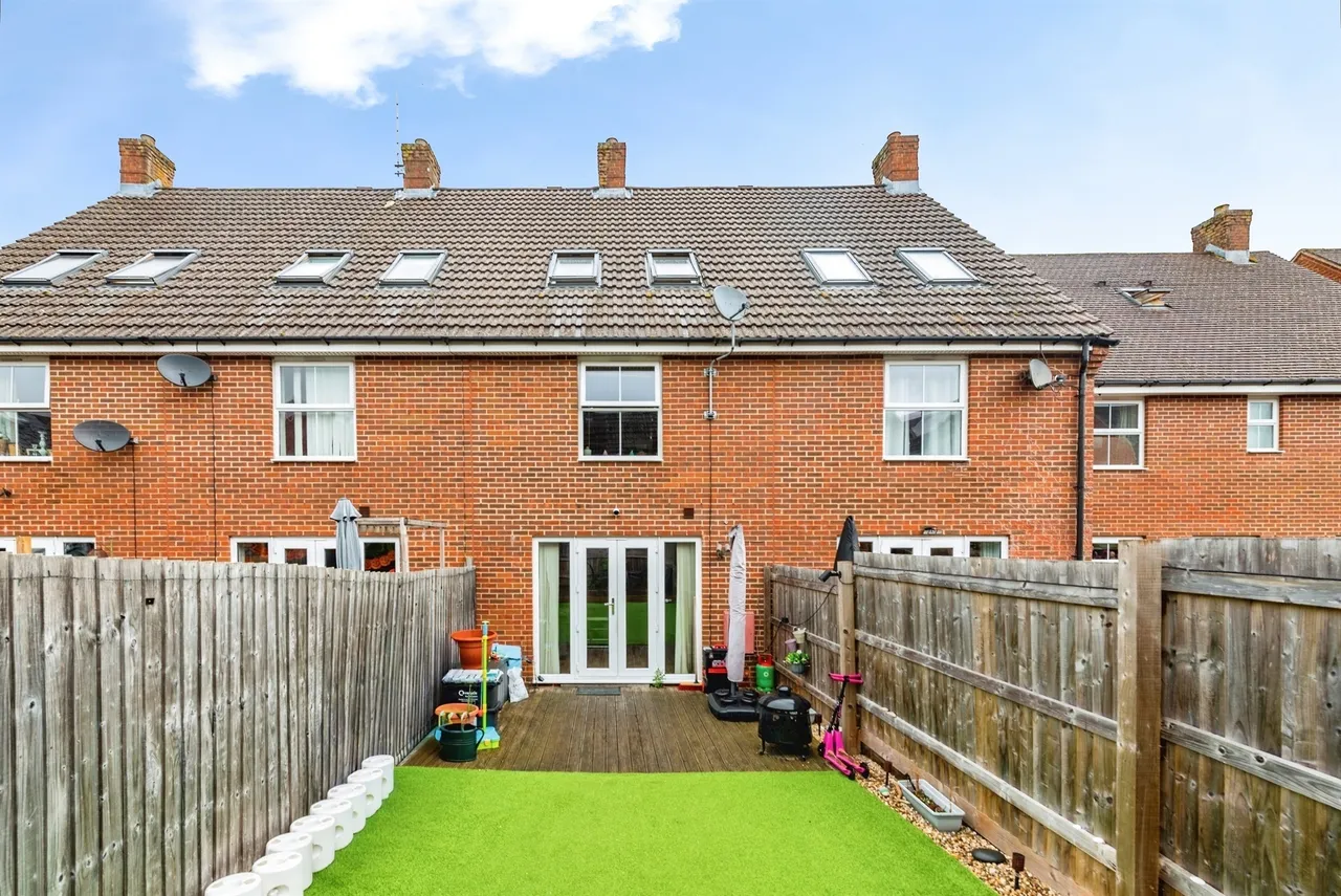 Lavinia Walk, Swindon, SN25, photo 13