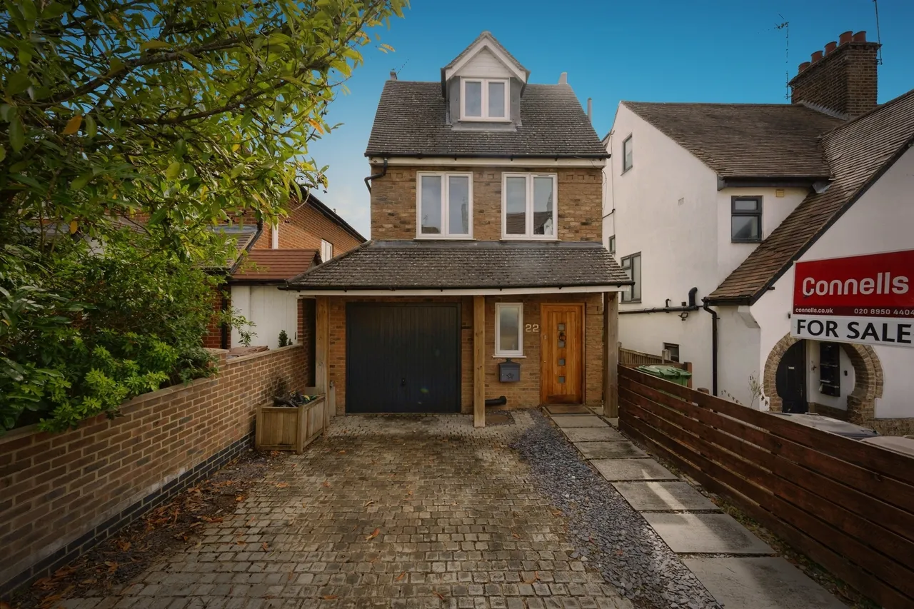 4 bed house for sale, Beechcroft Road, Bushey, WD23