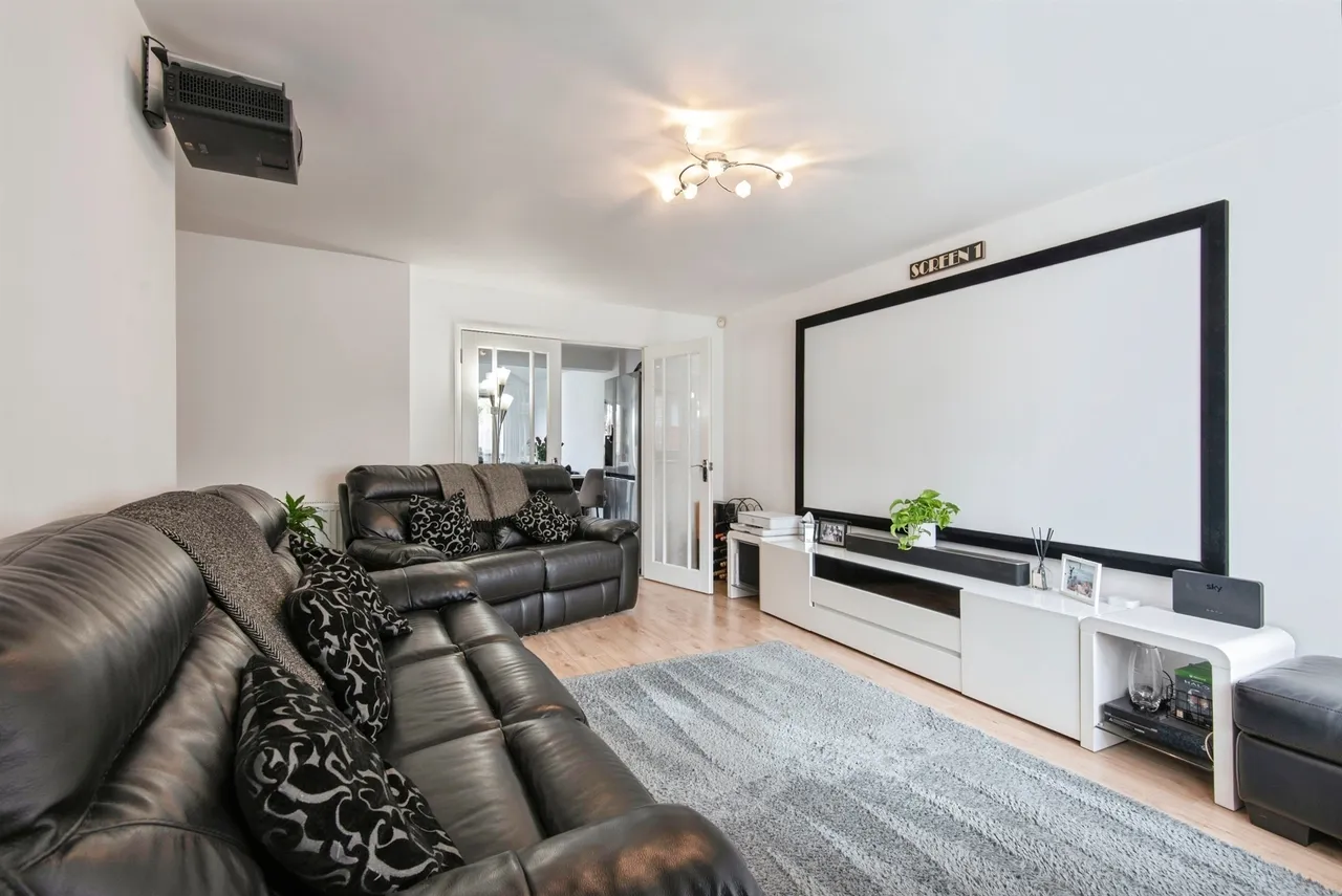 Housman Avenue, Royston, photo 7