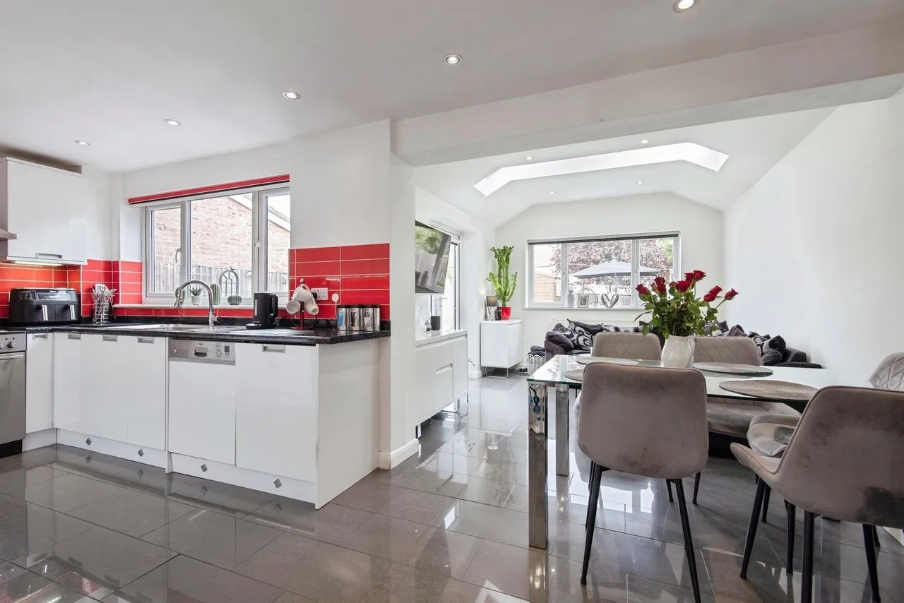 Housman Avenue, Royston, photo 3