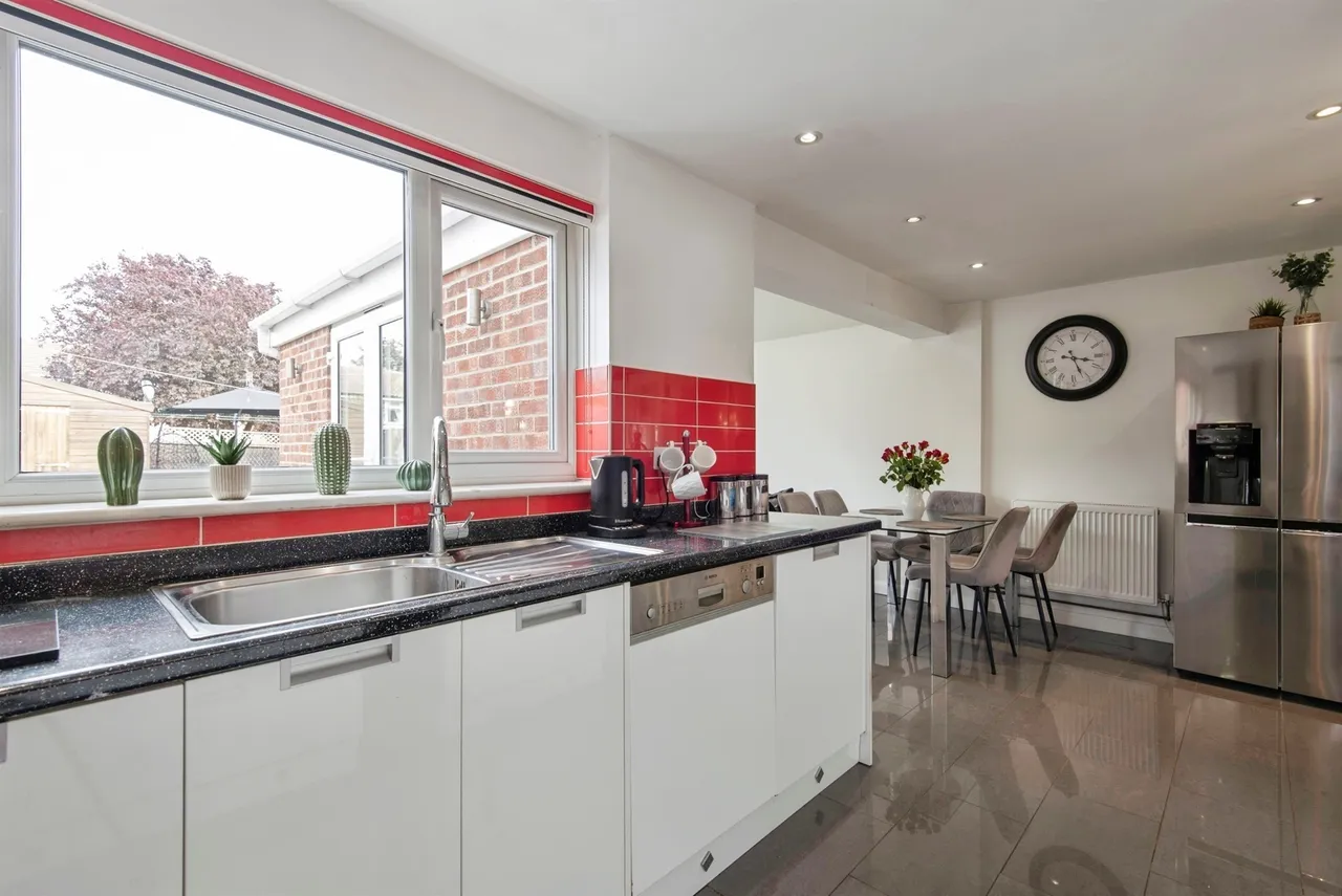 Housman Avenue, Royston, photo 4
