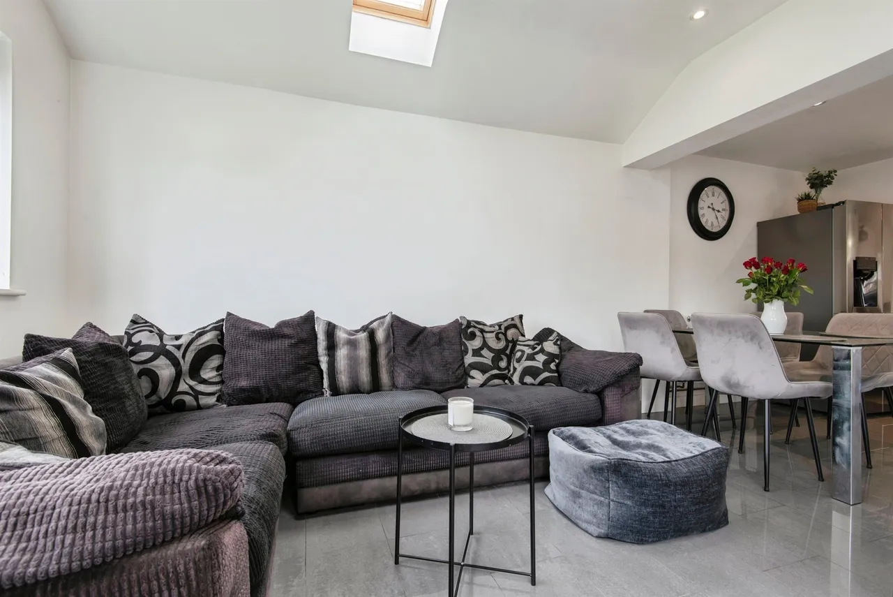Housman Avenue, Royston, photo 6