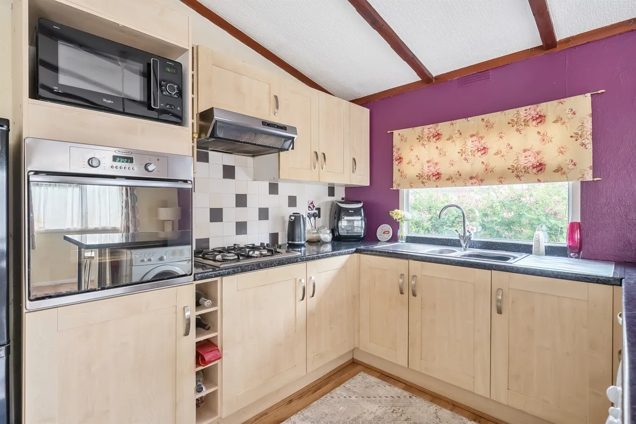 Chesham Road, Wigginton, HP23, photo 5