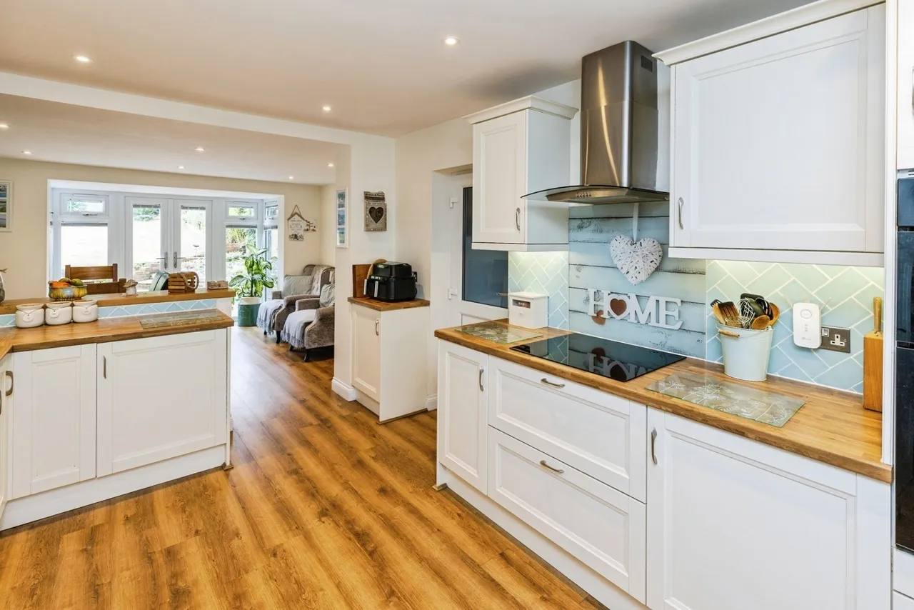 Snowdon Drive, Wrexham, LL11, photo 2
