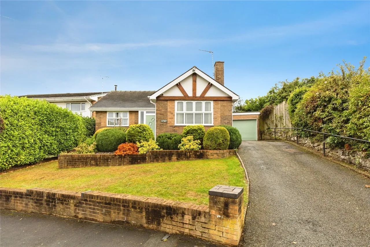 2 bed house for sale, Snowdon Drive, Wrexham, LL11