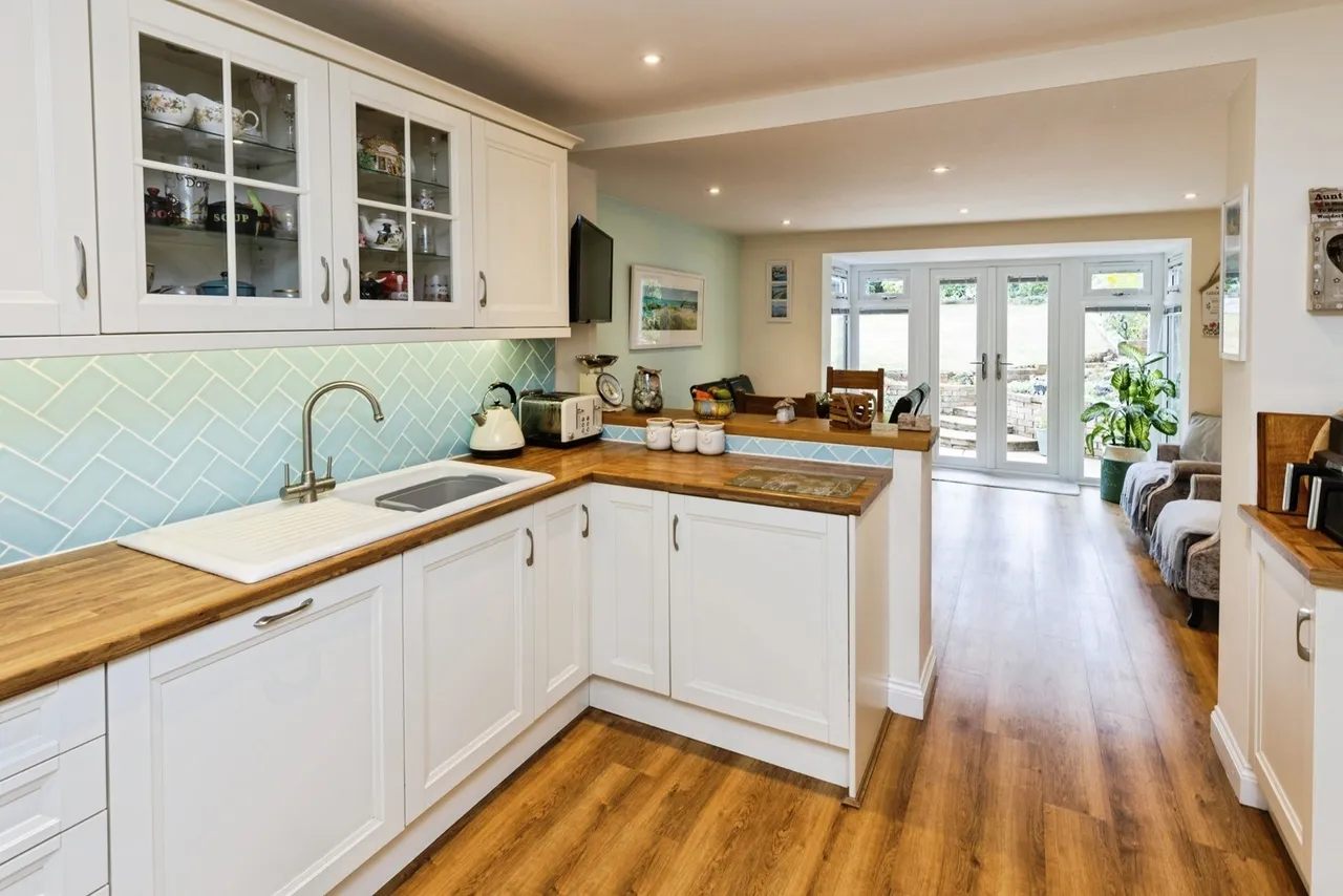 Snowdon Drive, Wrexham, LL11, photo 7