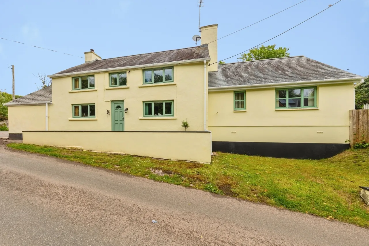 4 bed house for sale, Broadlay, Ferryside, SA17