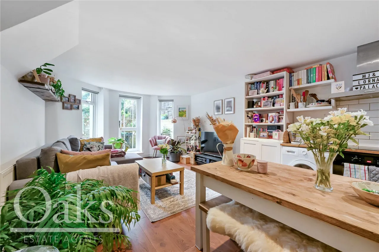 3 bed flat for sale, Palace Road, Tulse Hill, SW2