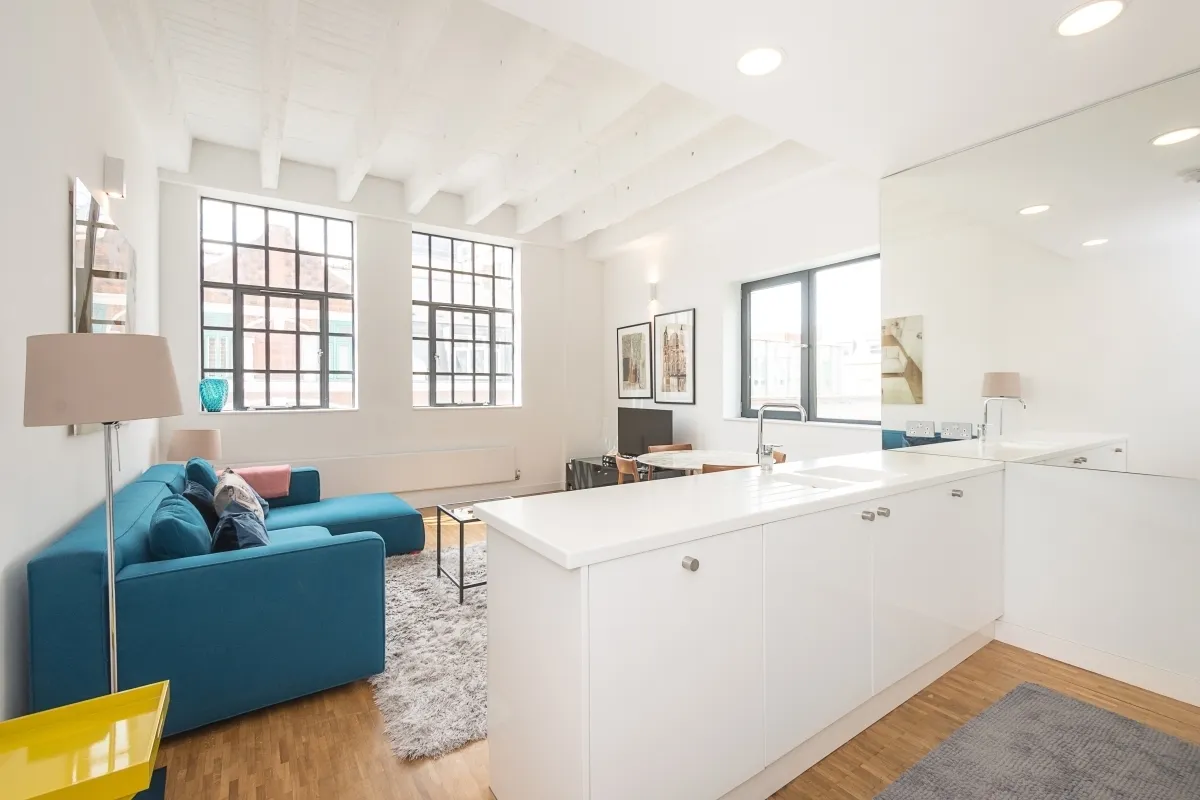 3 bed flat to rent — Leather Lane London EC1N