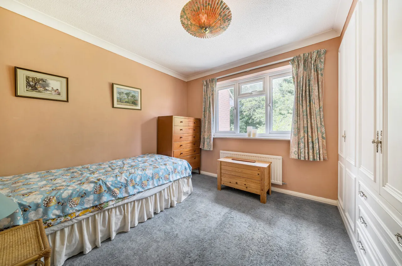 Corbett Drive, Lightwater, Surrey, GU18 5LA, photo 9