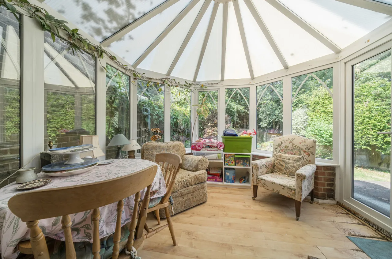 Corbett Drive, Lightwater, Surrey, GU18 5LA, photo 5