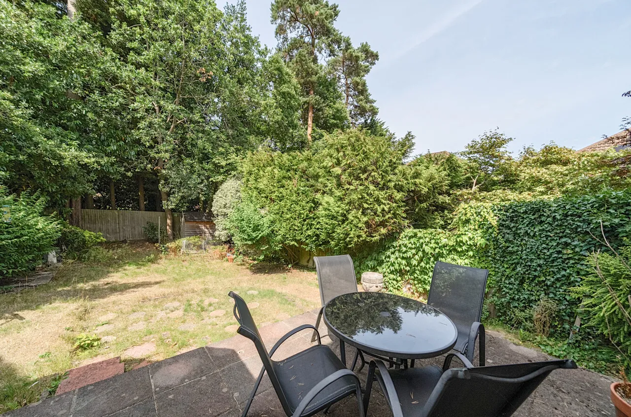 Corbett Drive, Lightwater, Surrey, GU18 5LA, photo 10