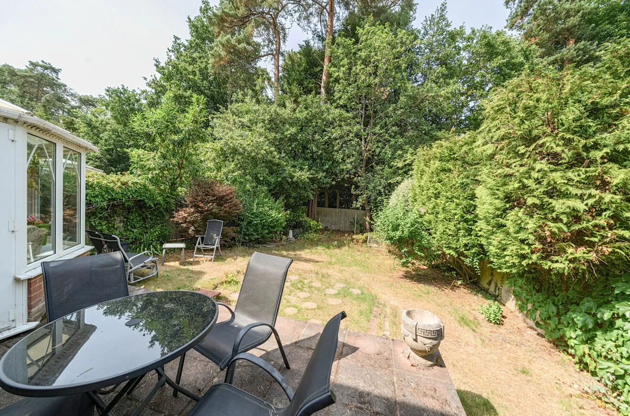 Corbett Drive, Lightwater, Surrey, GU18 5LA, photo 12