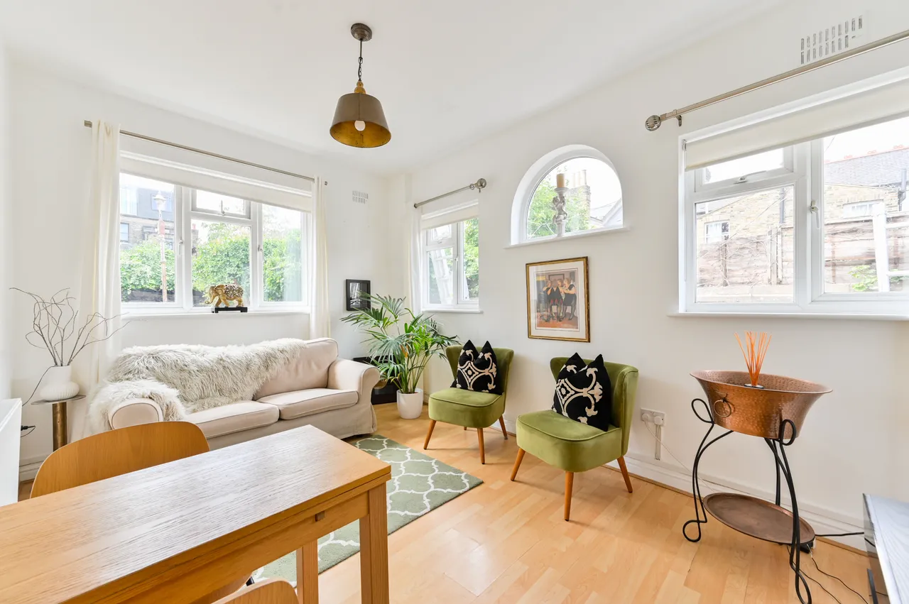 1 bed flat to rent — Garden Flat, 61 Glycena Road, London