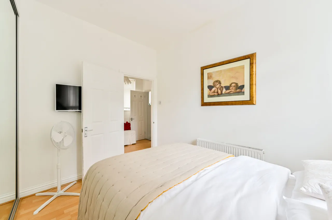 Garden Flat, 61 Glycena Road, London, photo 8