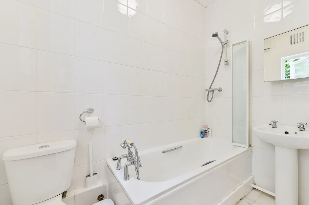 Garden Flat, 61 Glycena Road, London, photo 7