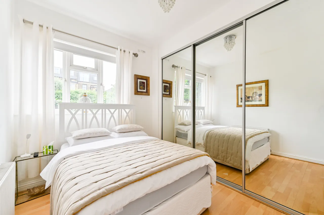 Garden Flat, 61 Glycena Road, London, photo 9