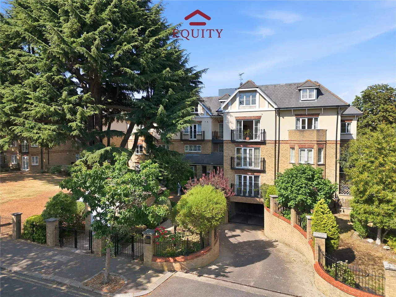 2 bed flat for sale, Village Road, Enfield