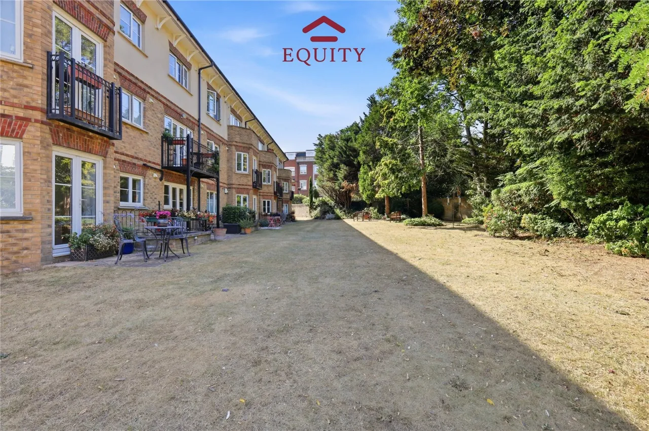 Village Road, Enfield, photo 16