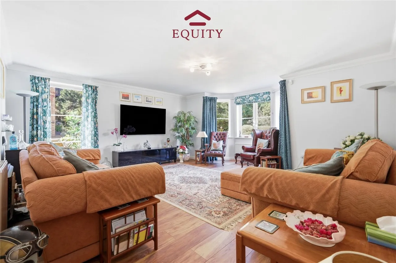 Village Road, Enfield, photo 3