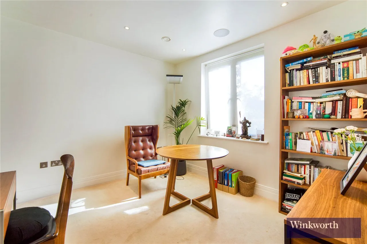 Duchess Crescent, Stanmore, HA7, photo 4