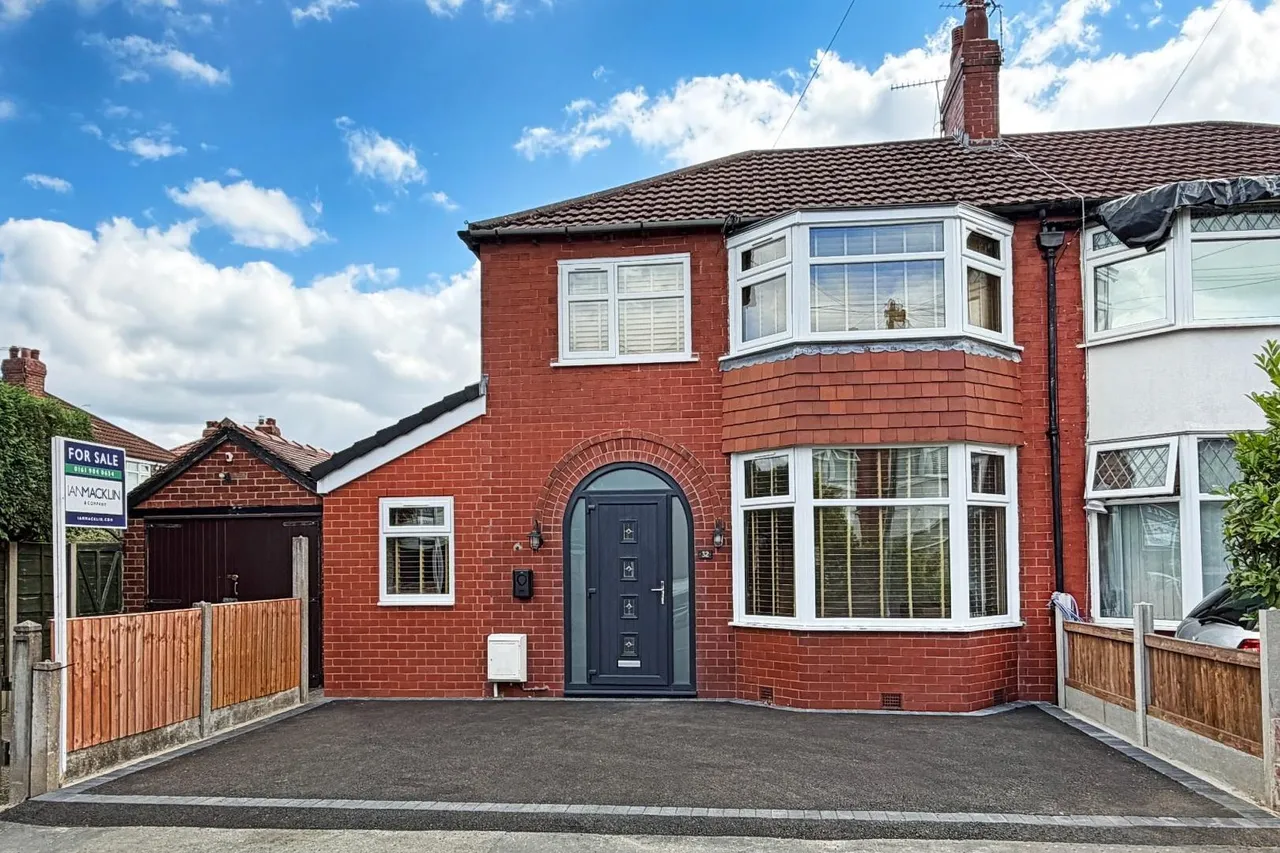 4 bed house for sale — Tabley Grove, Timperley, Cheshire WA15 6BN