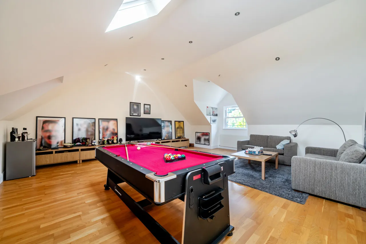 Benfleet Close, Cobham, KT11, photo 8