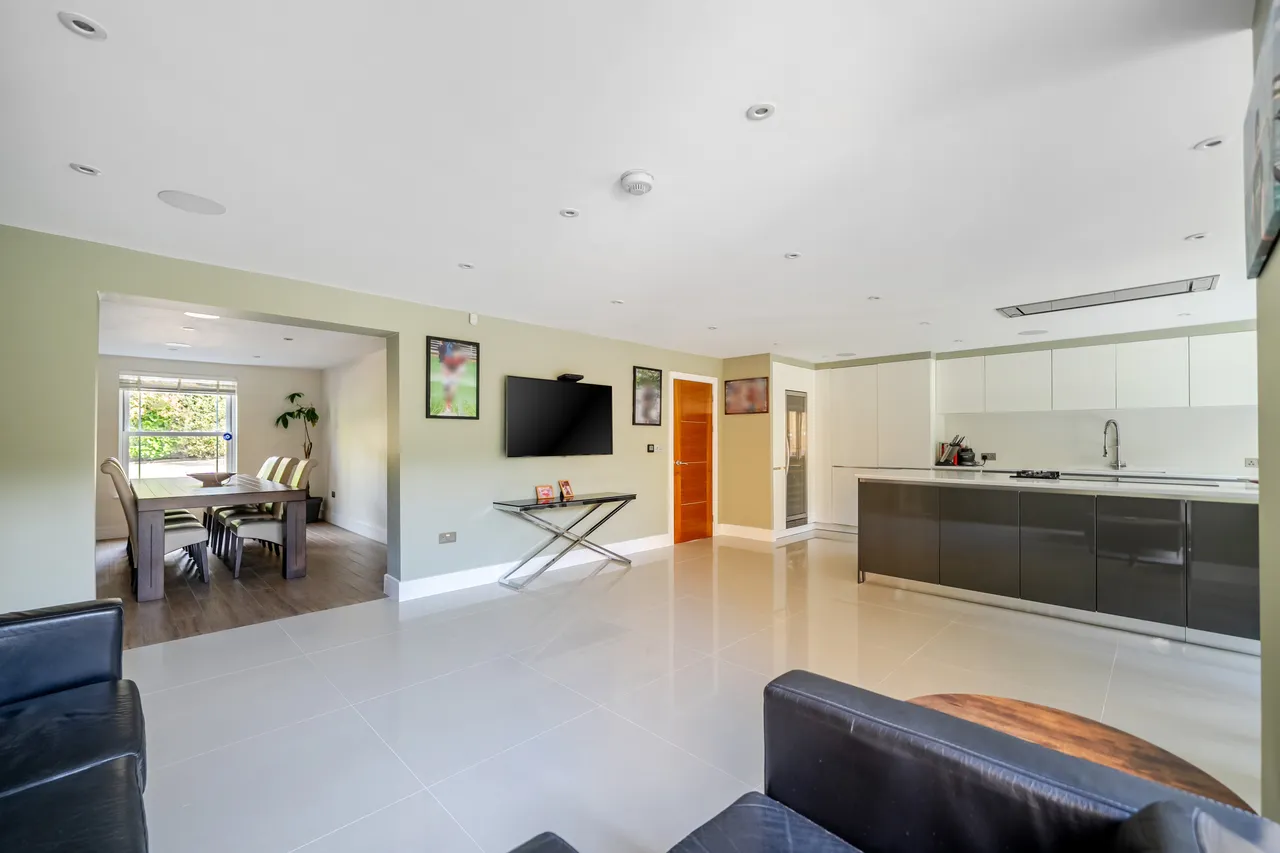 Benfleet Close, Cobham, KT11, photo 5