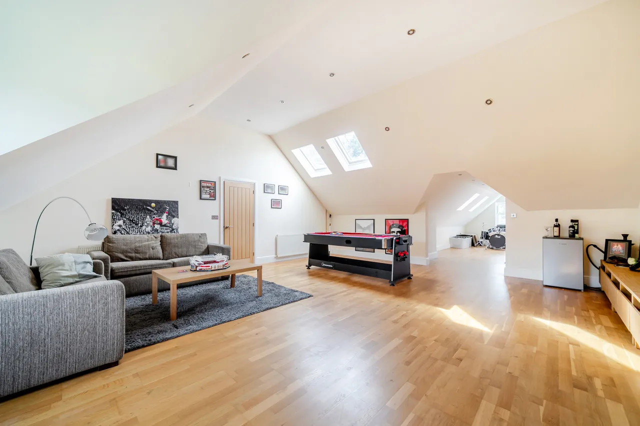 Benfleet Close, Cobham, KT11, photo 9