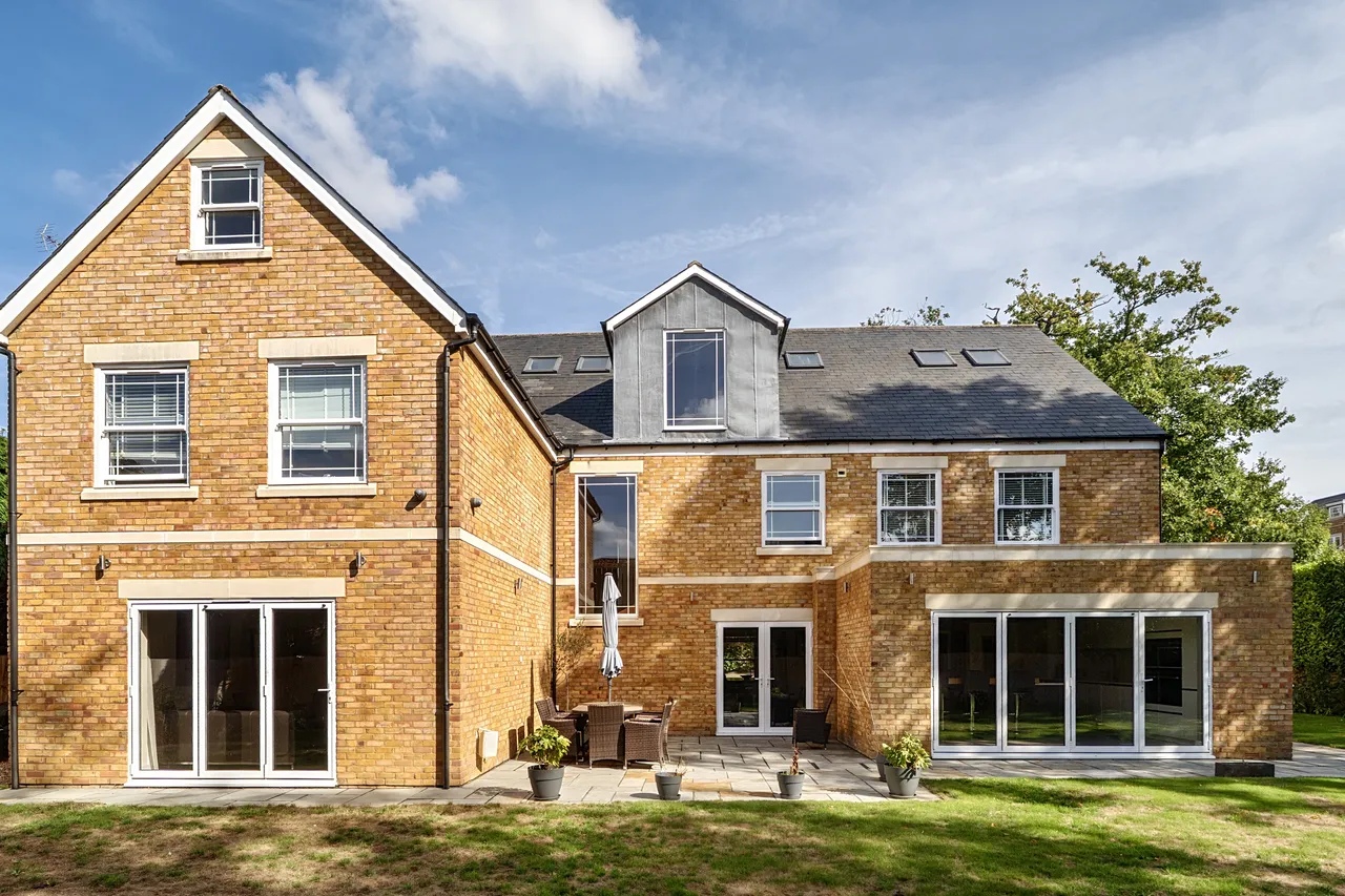 Benfleet Close, Cobham, KT11, photo 10