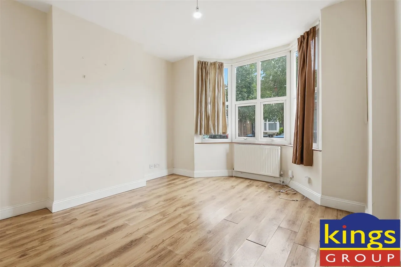 Arthur Road, Edmonton, N9, photo 2